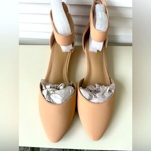 NEW Dream pairs beige ankle strap flats withh back zipper. Size 8